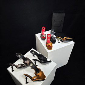 Yves Saint Laurent (YSL) sandały na wysokim obcasie z otwartymi palcami - 5741  